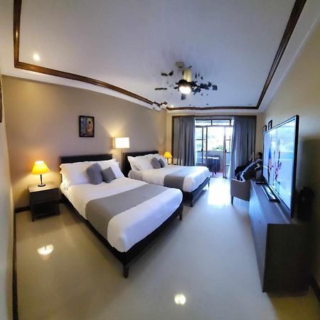 Charming Garden View,Privately Owned Deluxe Room At The Manor By Mist And Pine Baguio City Exterior foto