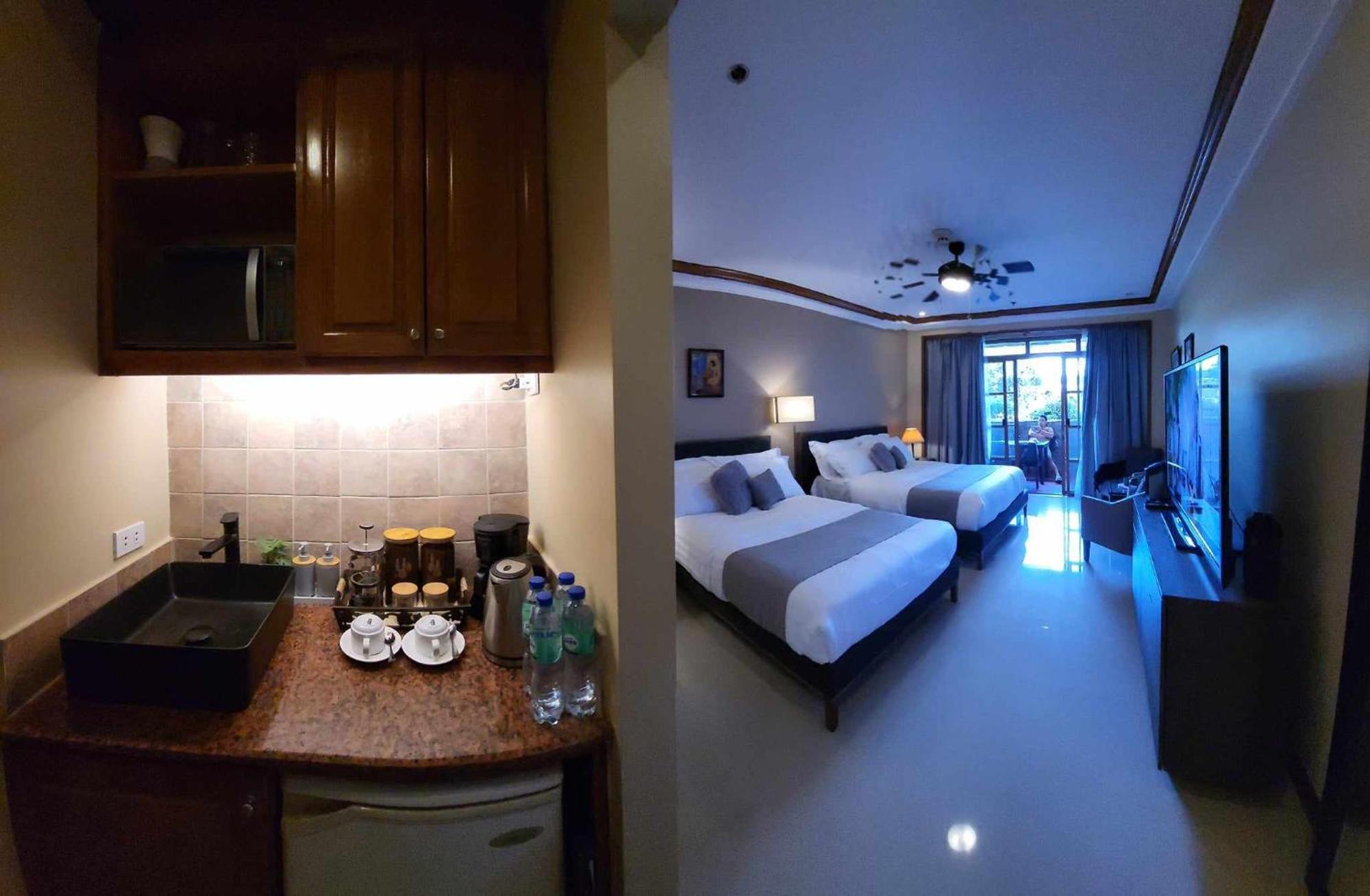 Charming Garden View,Privately Owned Deluxe Room At The Manor By Mist And Pine Baguio City Exterior foto