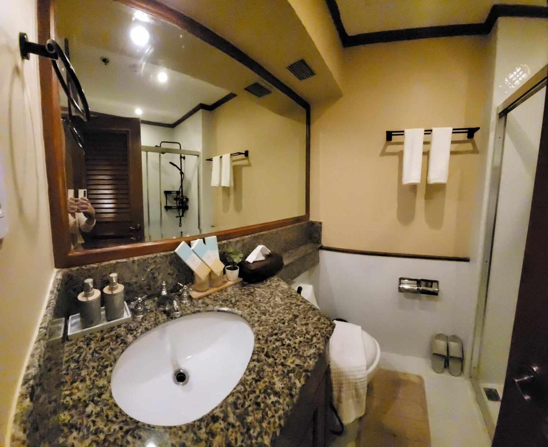 Charming Garden View,Privately Owned Deluxe Room At The Manor By Mist And Pine Baguio City Exterior foto